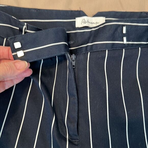 Reitmans sz9 juniors navy white strip stretchy zip front belt loops shorts EUC - Picture 6 of 13